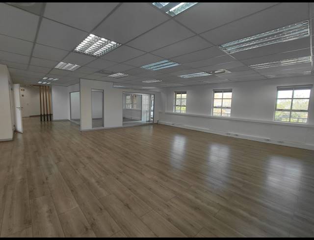 412M² OFFICE TO LET IN FOURWAYS